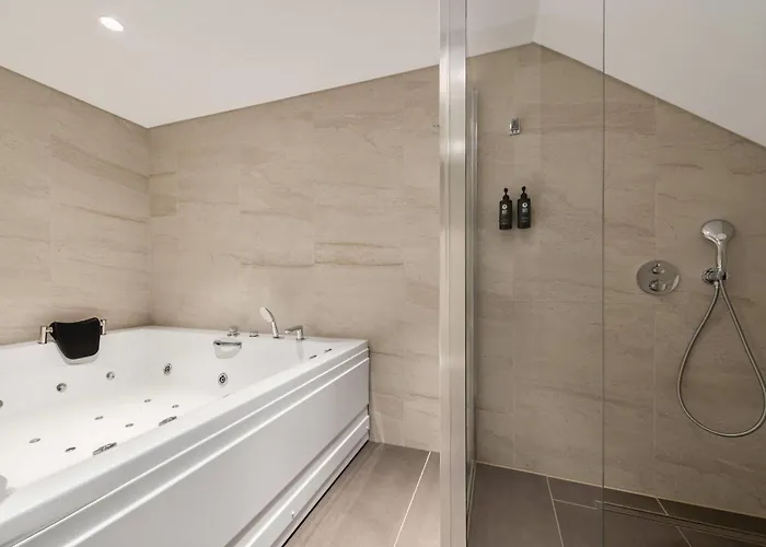 Hotel Ramada By Wyndham Arnavutkoy 4*