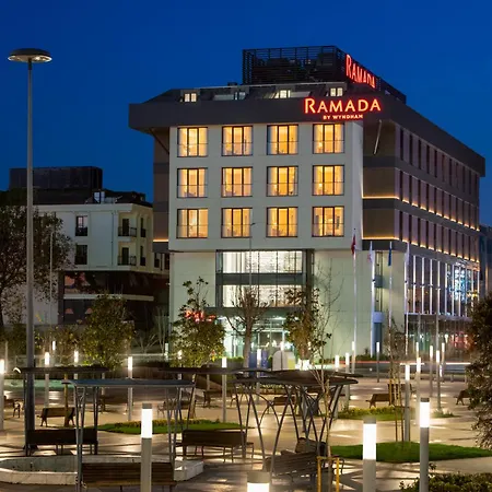 Ramada By Wyndham Arnavutkoy מלון 4*